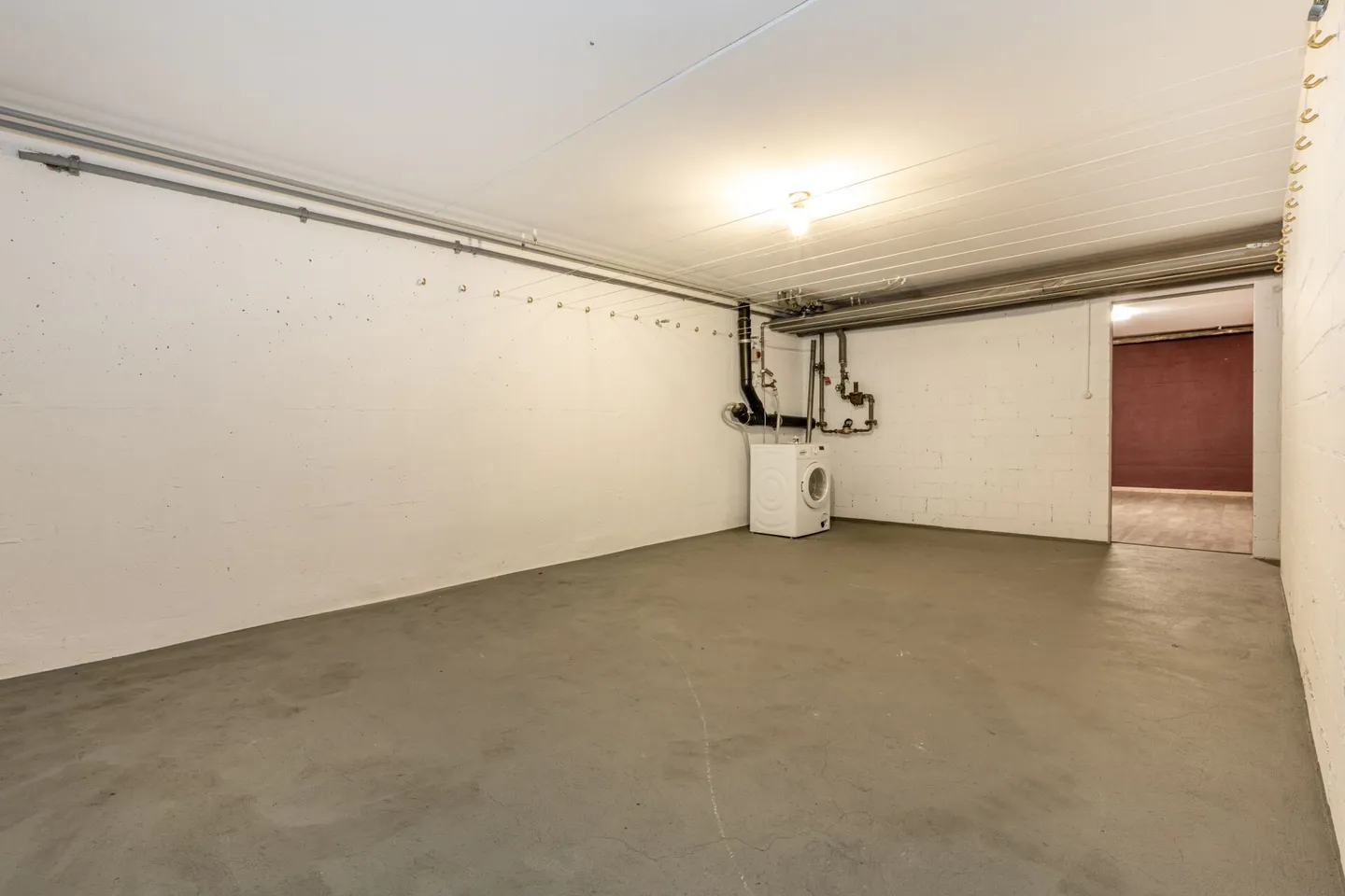 Casa di mezzo ristrutturata con 5 stanze e parcheggio esterno nel popolare quartiere di Nägelseequartier - Foto 18 di 24