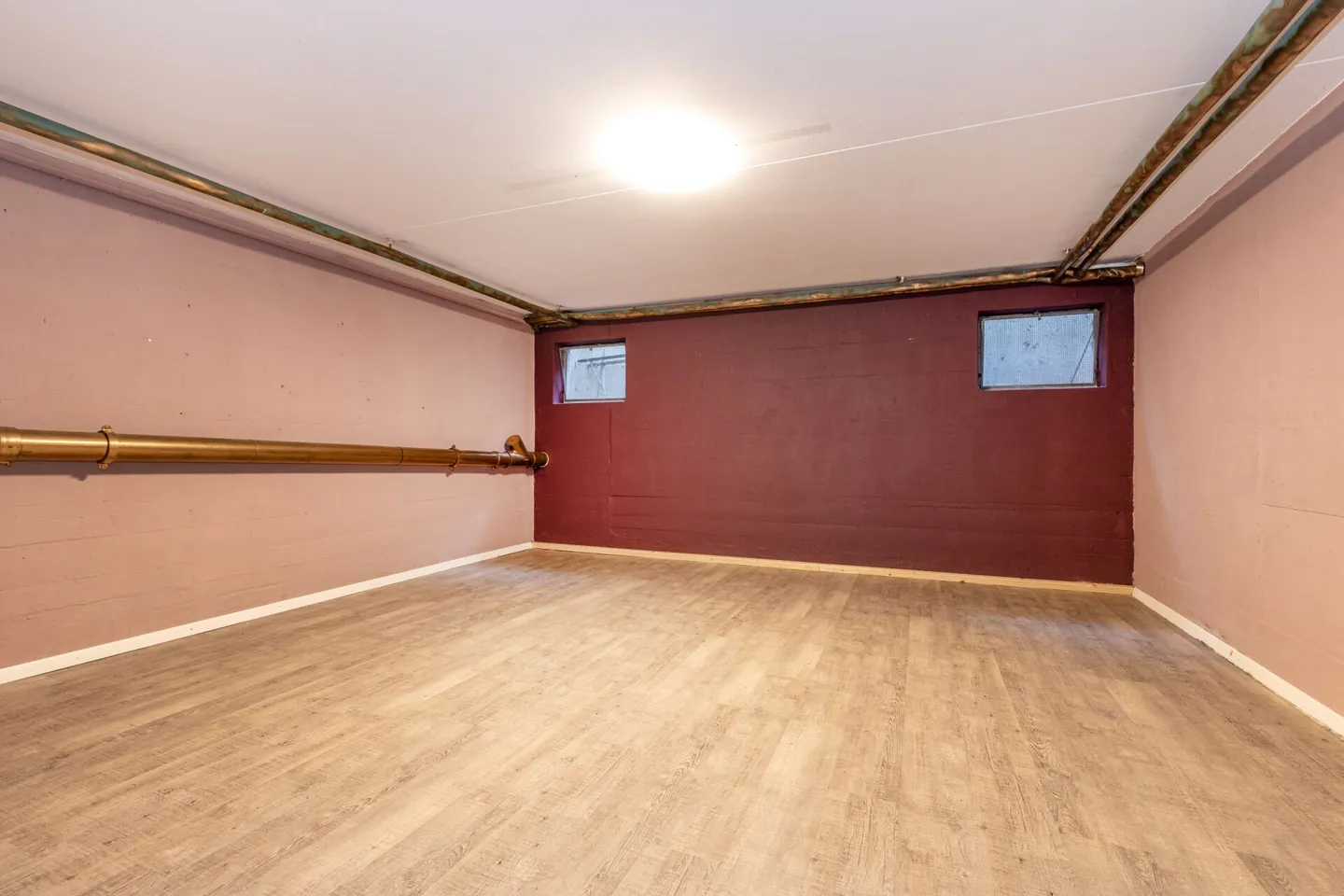 Casa di mezzo ristrutturata con 5 stanze e parcheggio esterno nel popolare quartiere di Nägelseequartier - Foto 19 di 24