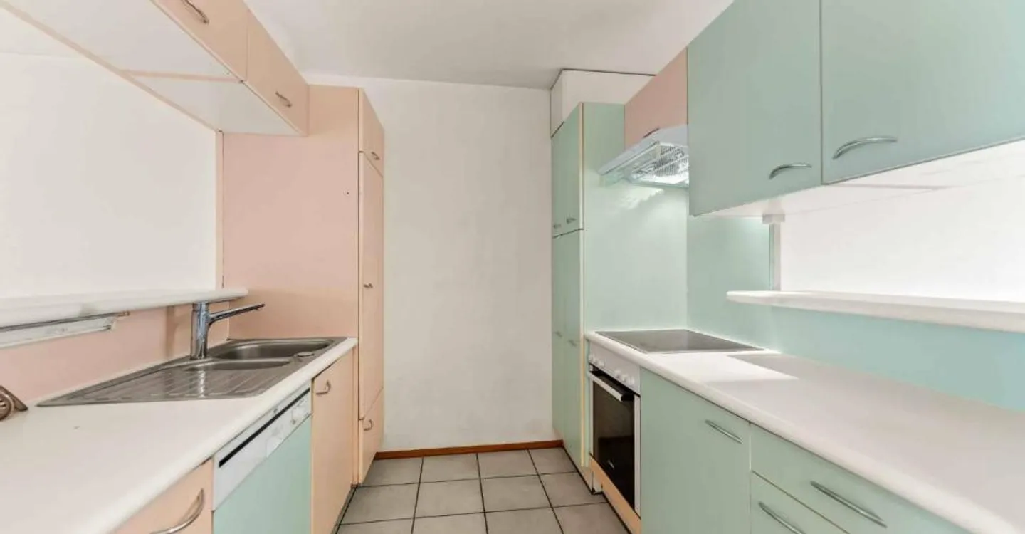 SPACIOUS 5.5 ROOM TRIPLEX IN CHAVORNAY - Foto 5 von 12