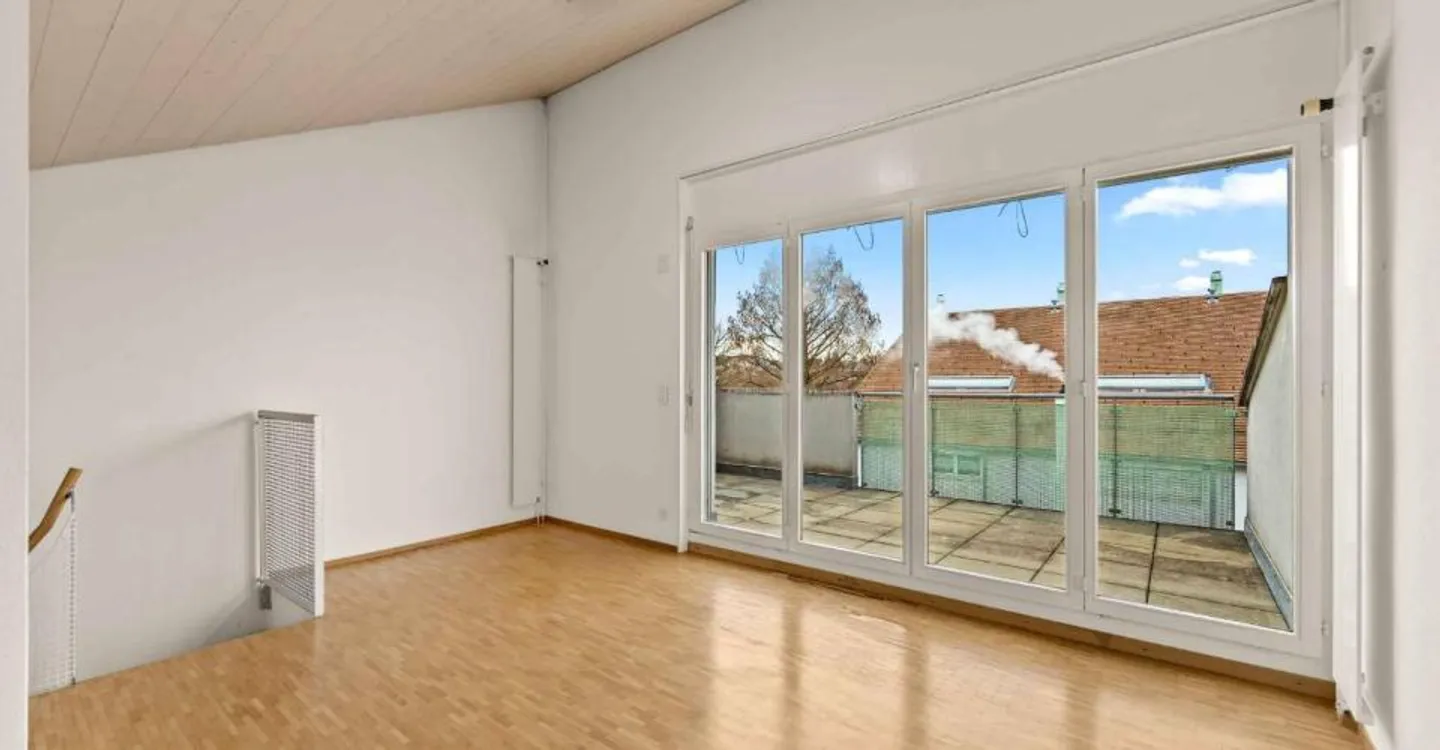 SPACIOUS 5.5 ROOM TRIPLEX IN CHAVORNAY - Foto 11 von 12