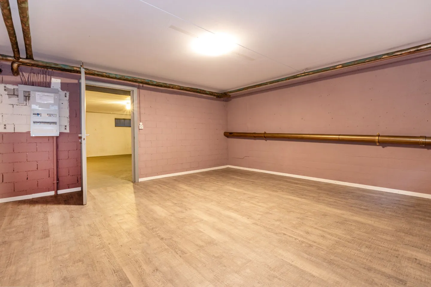 Casa di mezzo ristrutturata con 5 stanze e parcheggio esterno nel popolare quartiere di Nägelseequartier - Foto 20 di 24