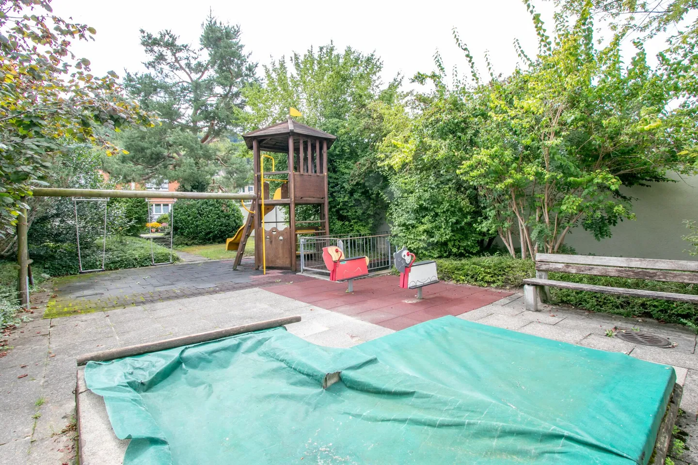 Casa di mezzo ristrutturata con 5 stanze e parcheggio esterno nel popolare quartiere di Nägelseequartier - Foto 21 di 24