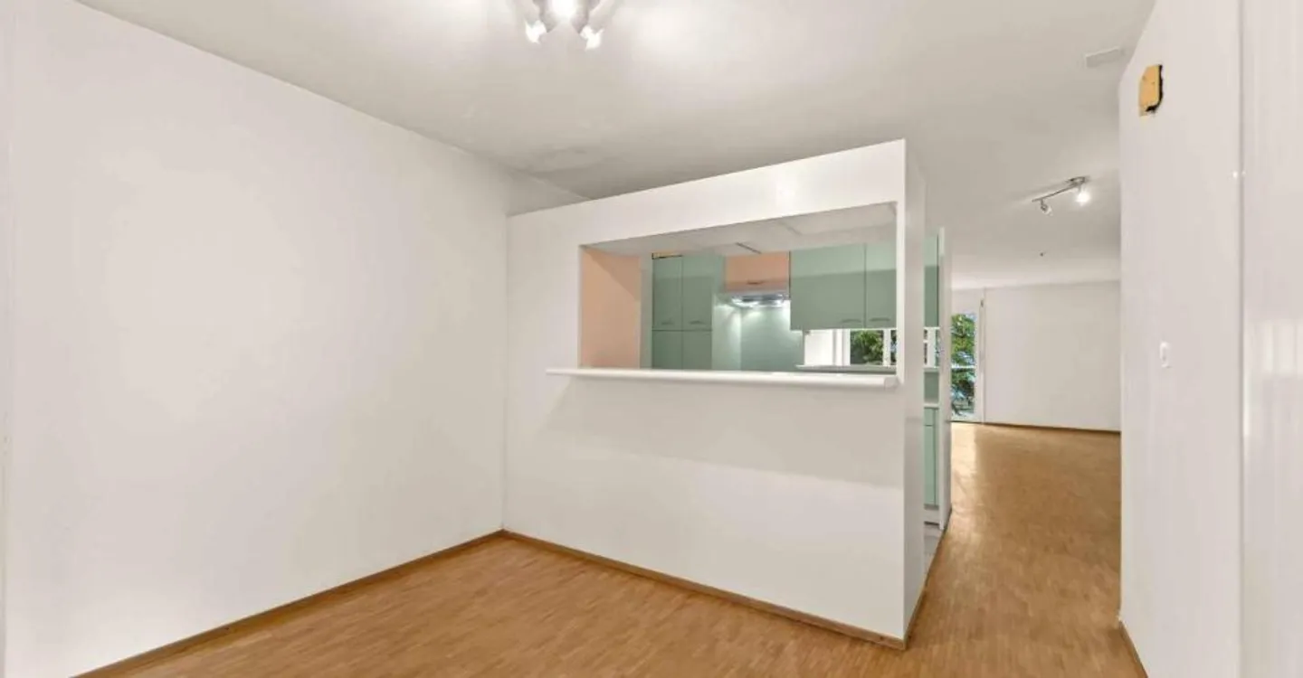 SPACIOUS 5.5 ROOM TRIPLEX IN CHAVORNAY - Foto 4 von 12