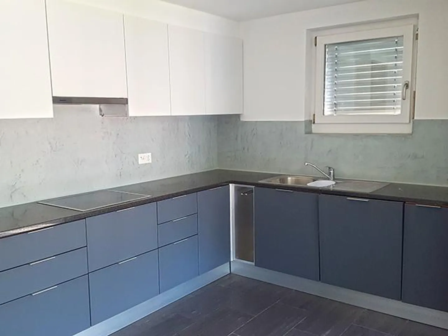 Appartement Charmant avec Terrasse - Photo 2 sur 6