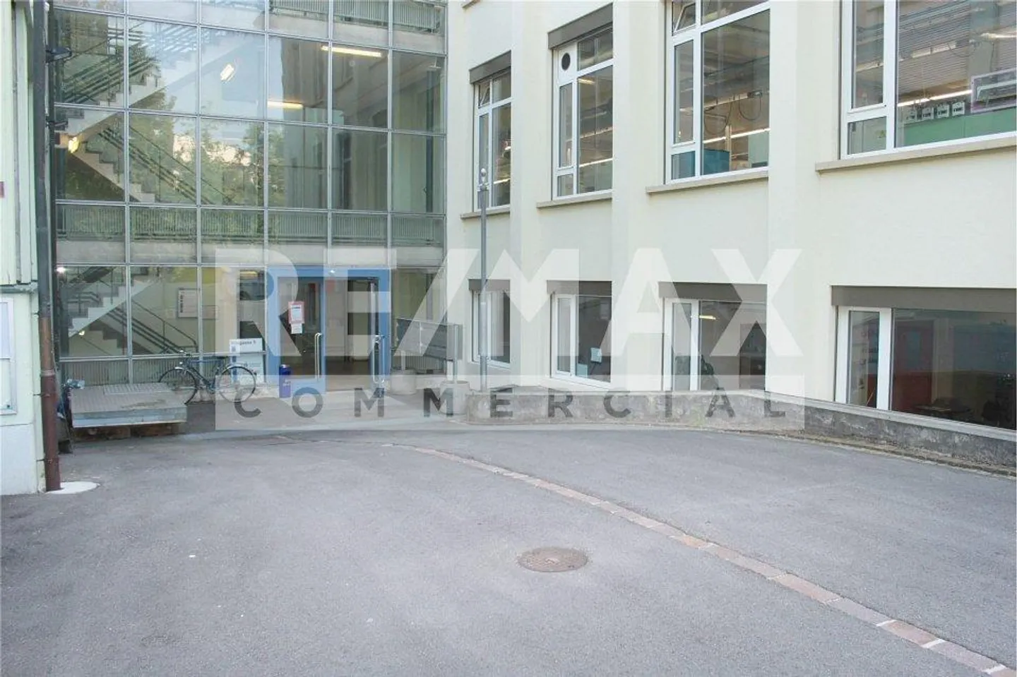 Propriété commerciale récemment rénovée - Photo 2 sur 13