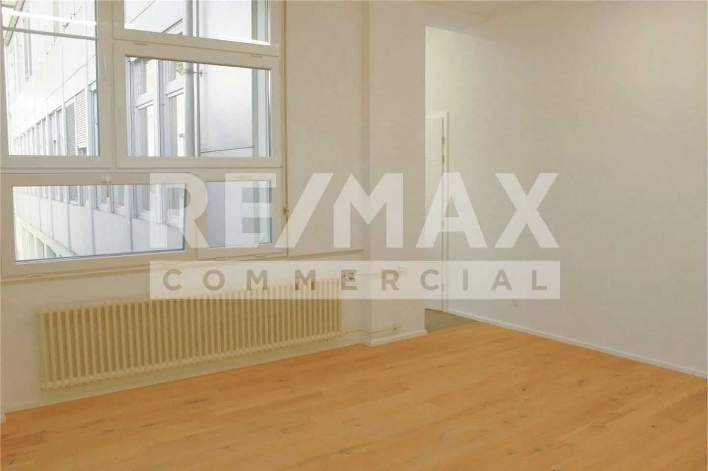 Propriété commerciale récemment rénovée - Photo 5 sur 13