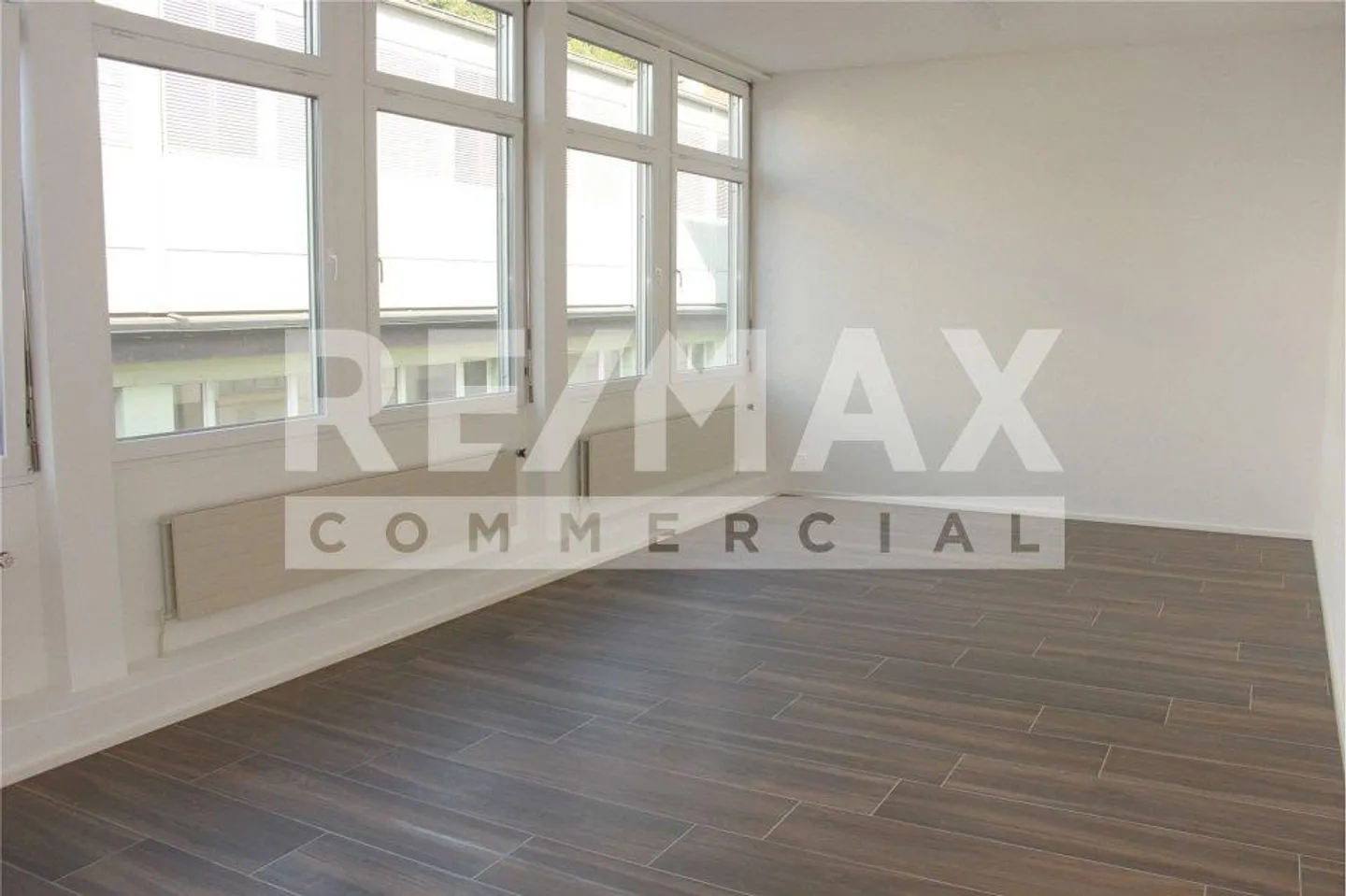 Propriété commerciale récemment rénovée - Photo 8 sur 13