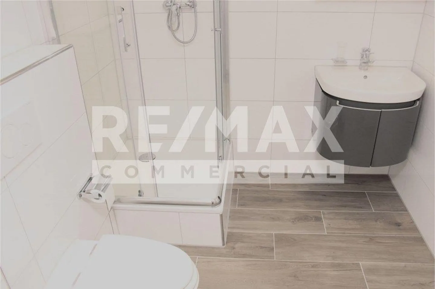 Propriété commerciale récemment rénovée - Photo 10 sur 13