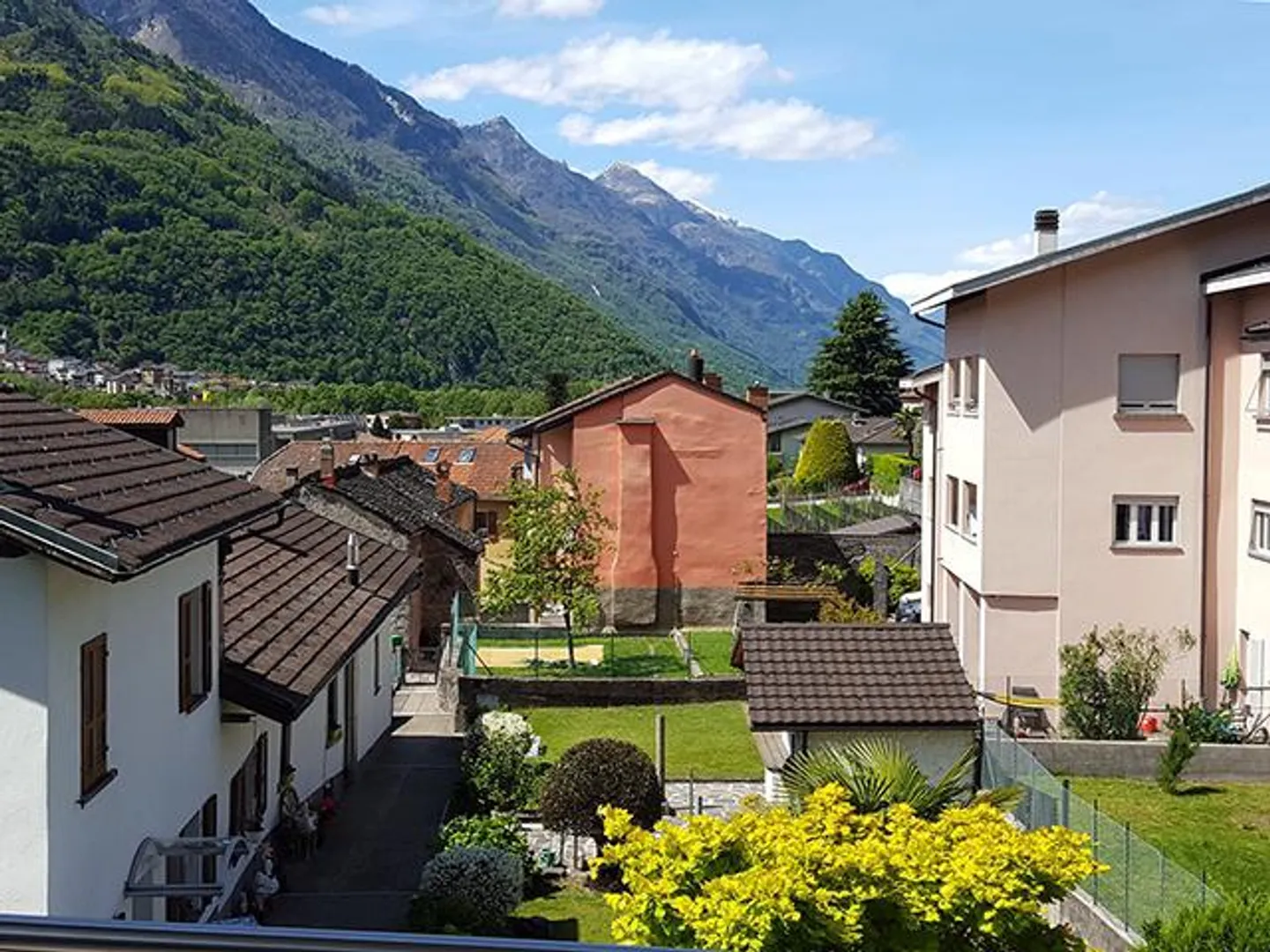 Appartement Charmant avec Terrasse - Photo 4 sur 6