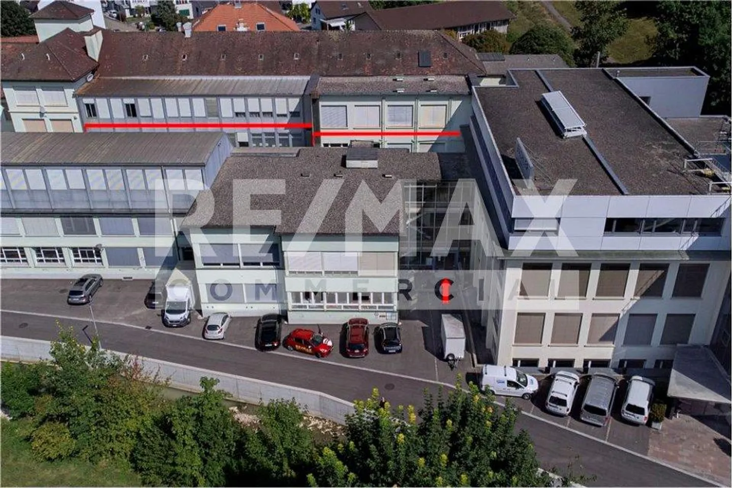 Propriété commerciale récemment rénovée - Photo 1 sur 13