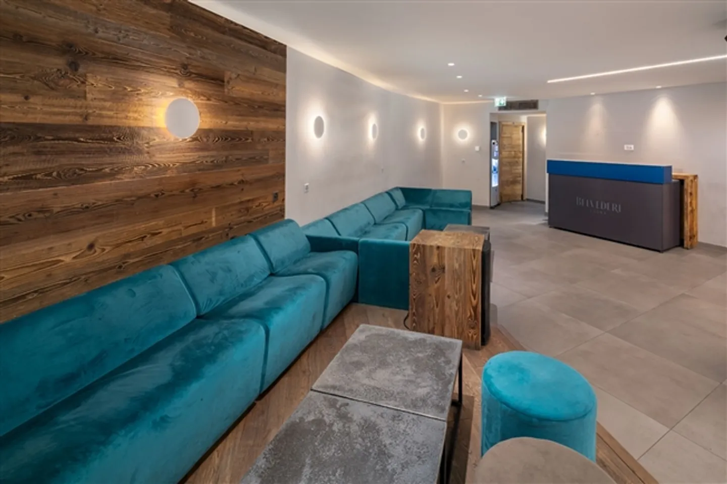 Business Assets; Disco Pub or Art Gallery, in the Shopping Center of 3963 Crans-Montana, Rue du Grand-Place, Switzerland - Photo 16 of 20