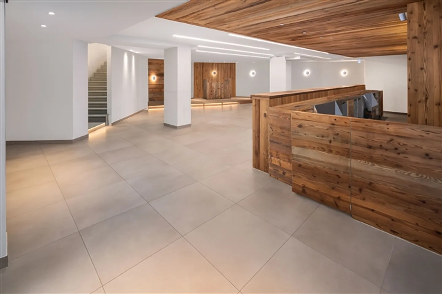 Business Assets; Disco Pub or Art Gallery, in the Shopping Center of 3963 Crans-Montana, Rue du Grand-Place, Switzerland - Photo 20 of 20