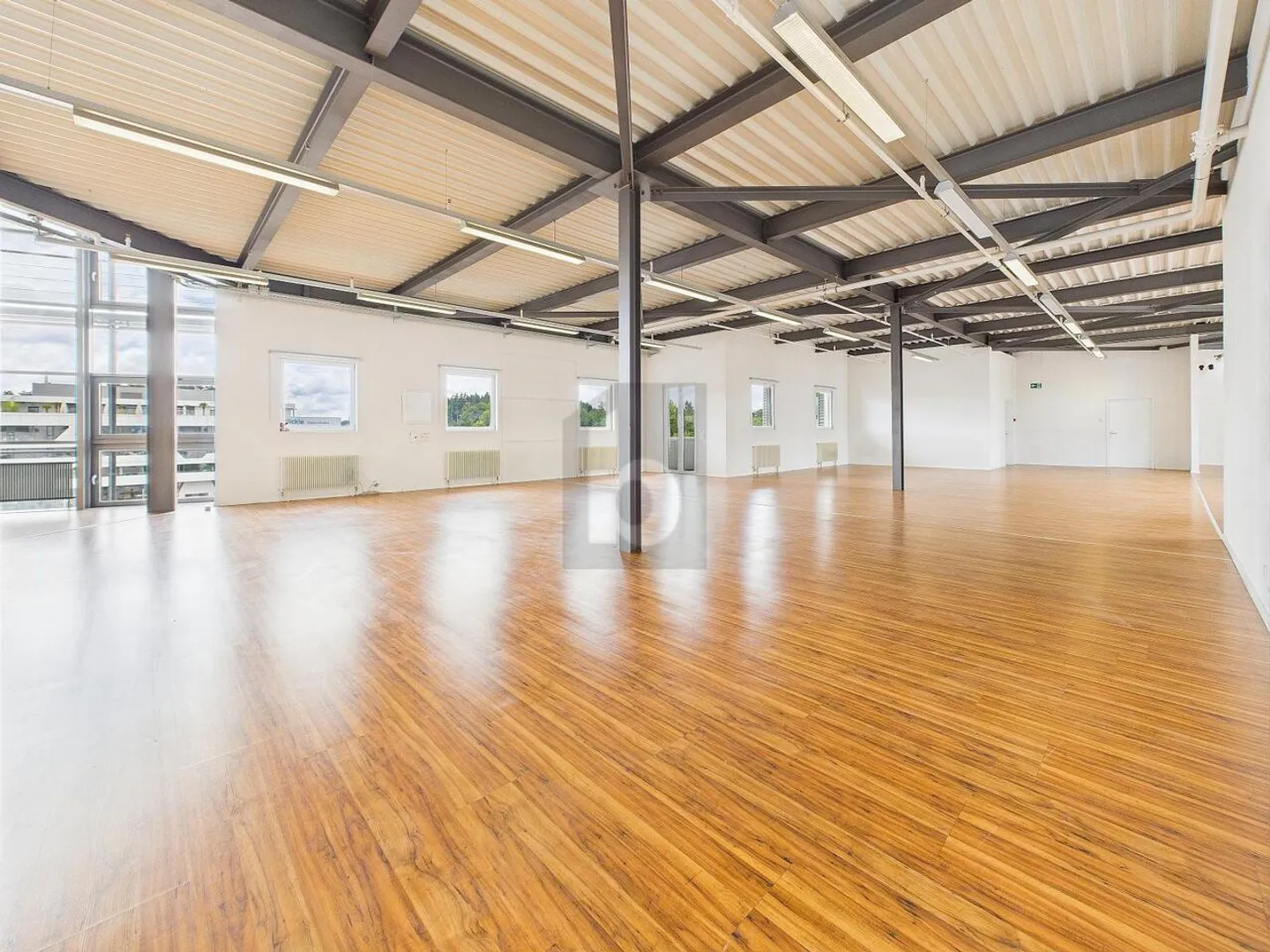 GRANDE SHOWROOM LUMINOSO IN UNA POSIZIONE CENTRALE - Foto 3 di 6