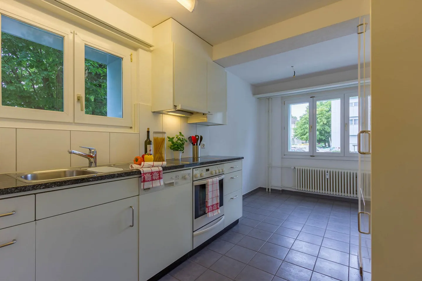 Charming Apartment in Central Location - Photo 2 of 7