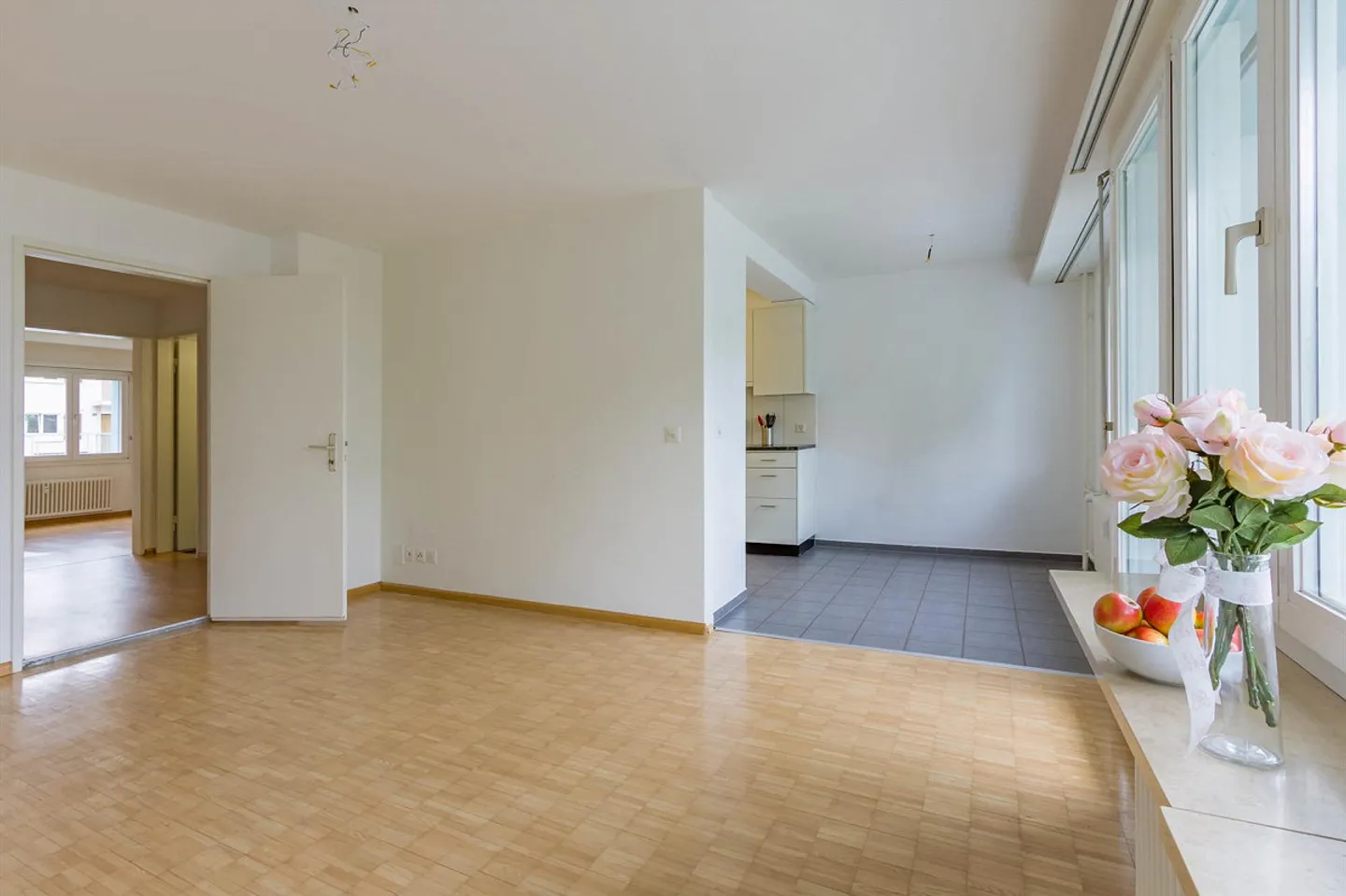 Charming Apartment in Central Location - Photo 3 of 7