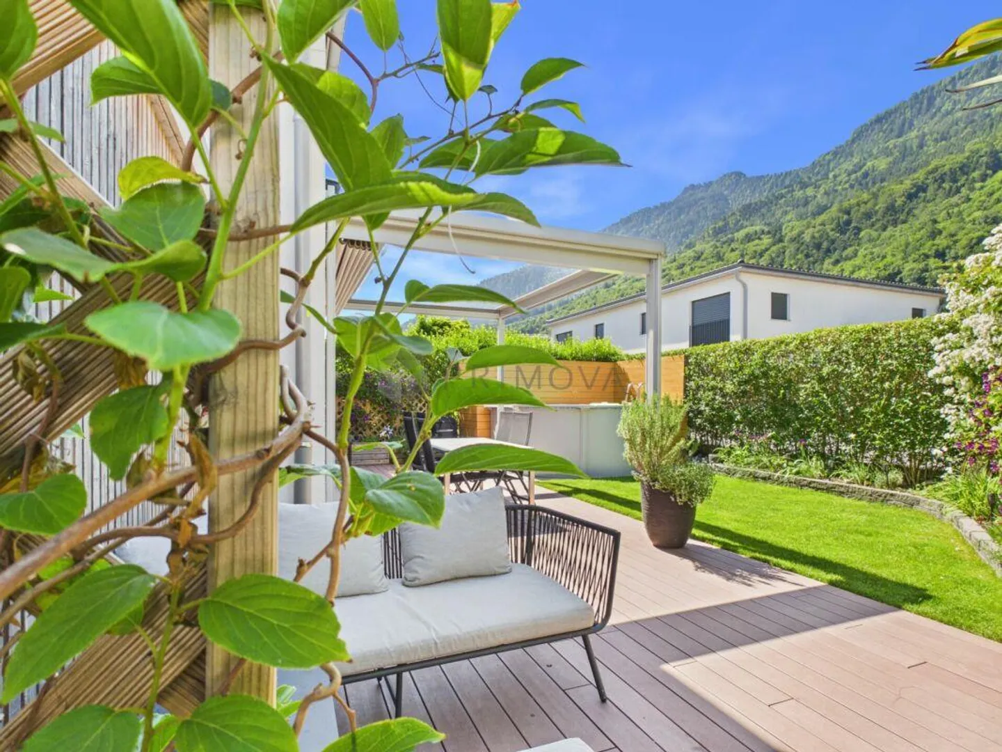 Incantevole casa bifamiliare di 5,5 stanze con giardino in un quartiere di prima scelta - Foto 1 di 15