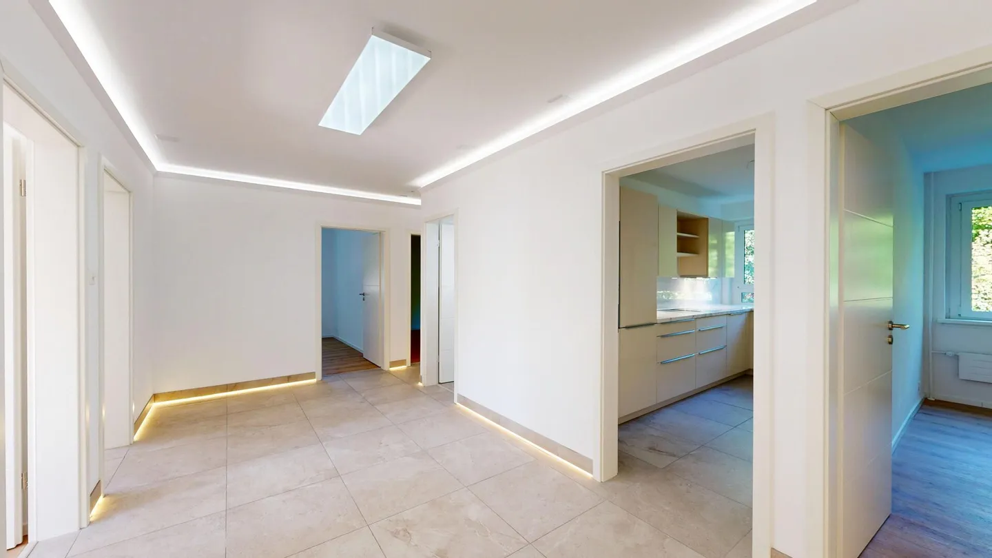 Luce, spazio e qualità abitativa - Appartamento modernizzato in una zona tranquilla di Riehen - Foto 6 di 15