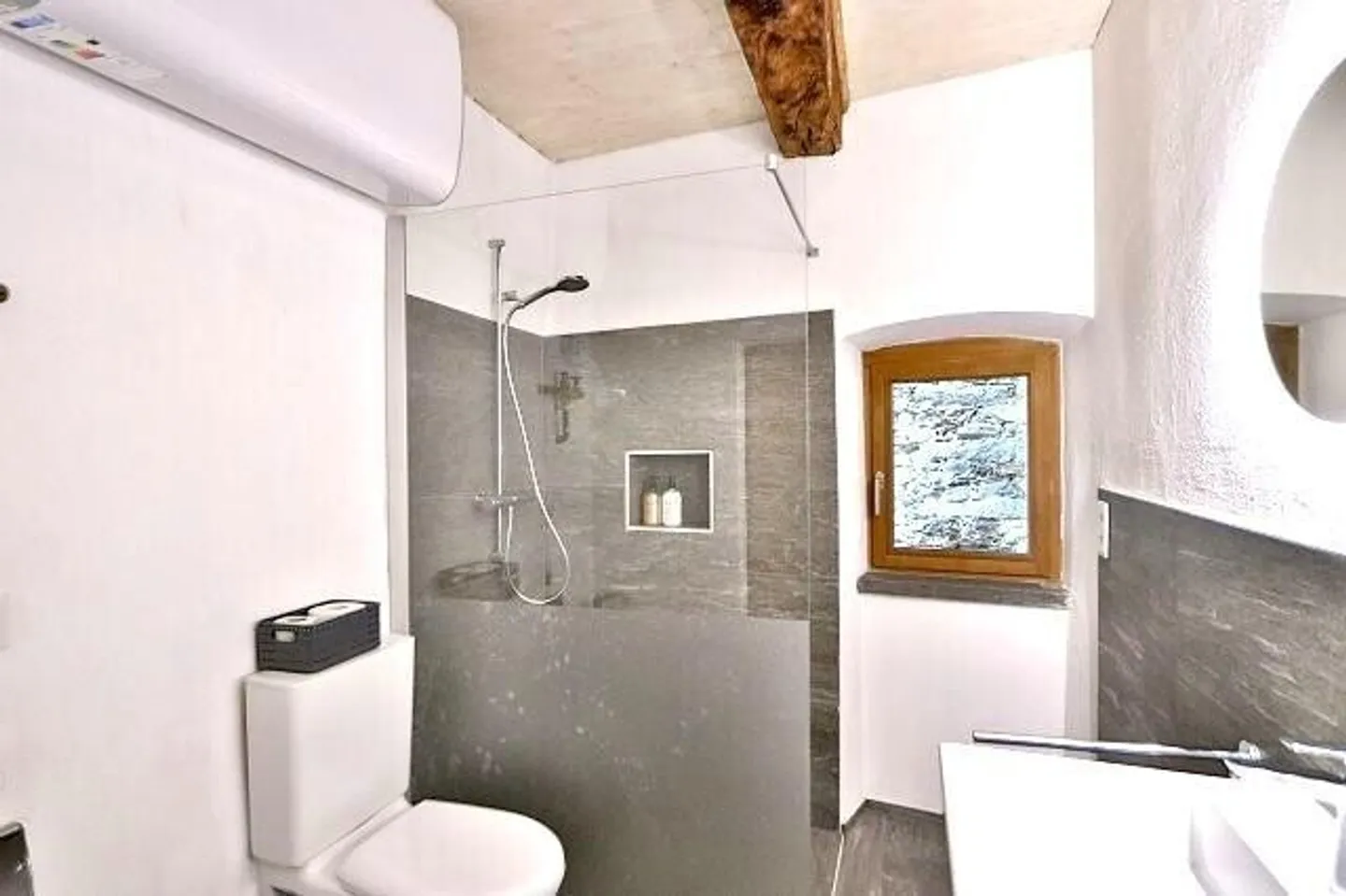 Appartamento di 2 1/2 locali ultimo piano con giardino e vista lago - Foto 8 di 13