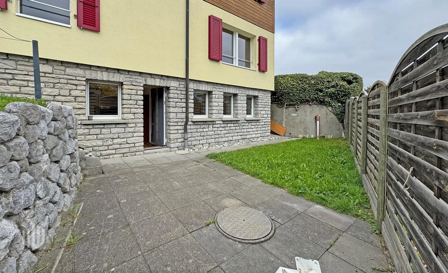 ImmoWyss - Appartement rénové de 2 pièces au rez-de-chaussée avec patio de jardin - Photo 5 sur 6