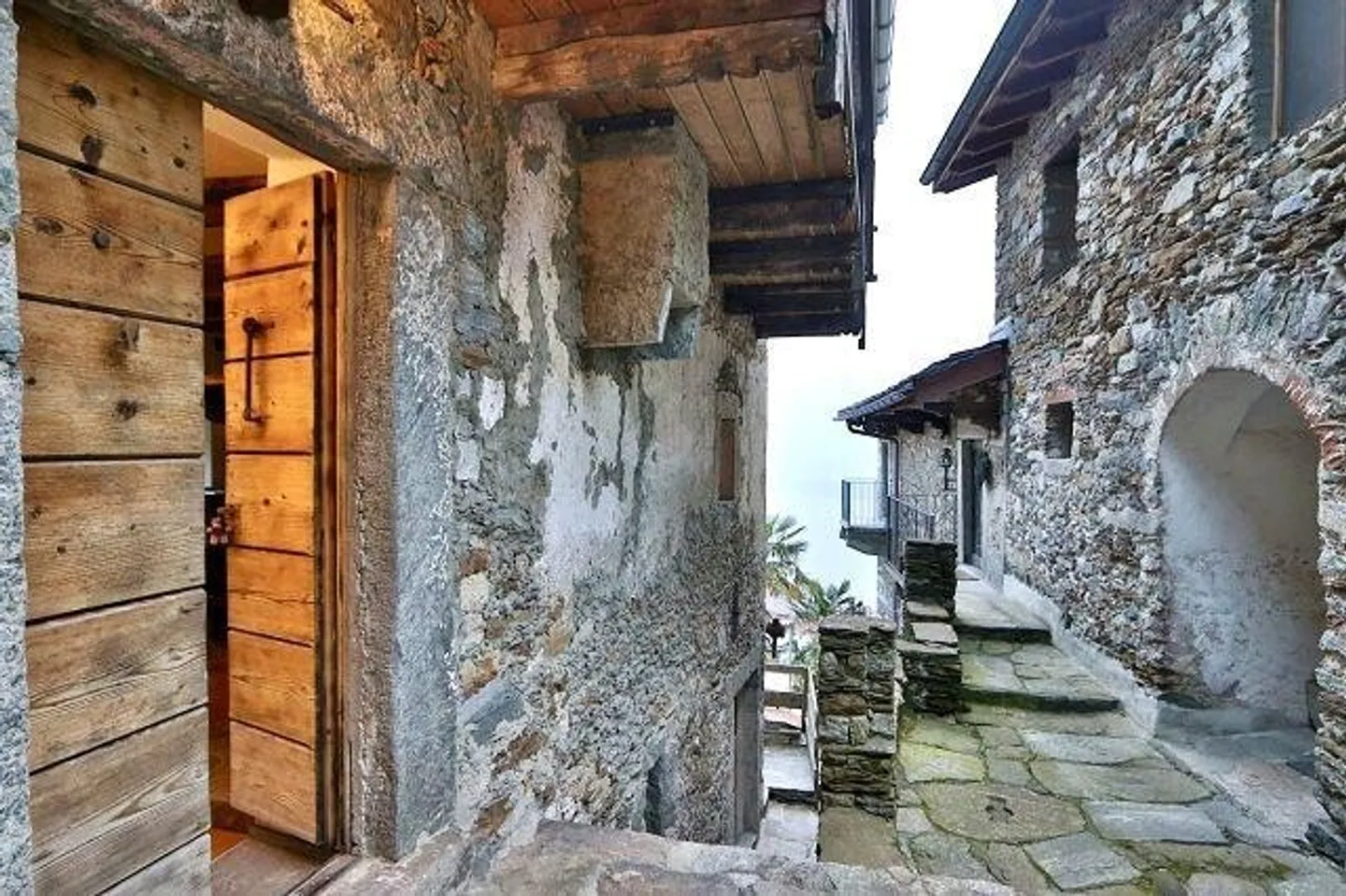 Appartamento di 2 1/2 locali ultimo piano con giardino e vista lago - Foto 9 di 13