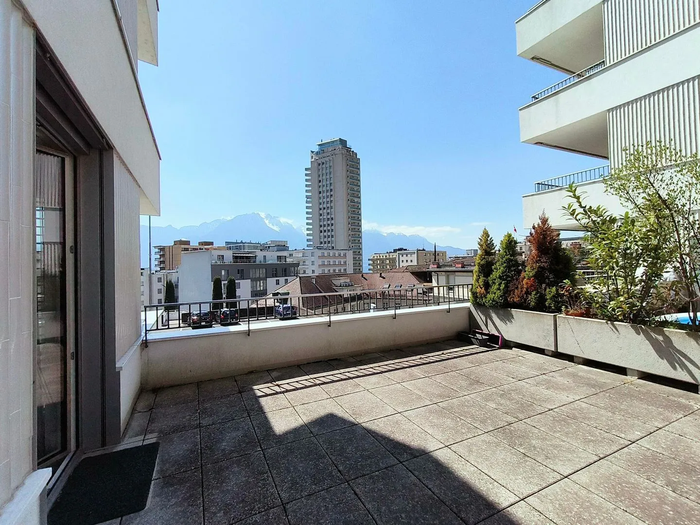 Modernes Appartement mit Terrasse - Foto 4 von 9