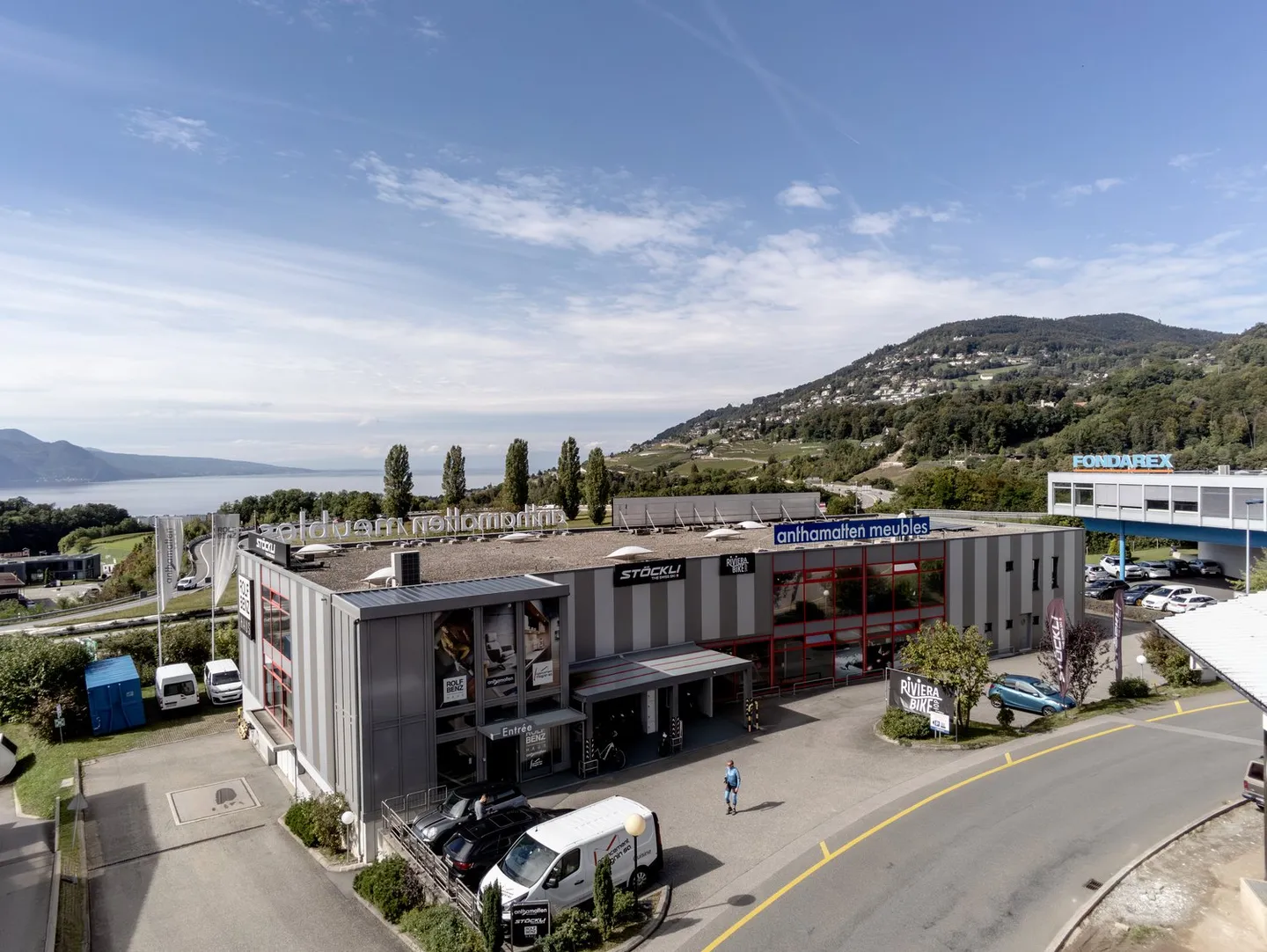 Commercial space 685 m² in Saint-Légier with breathtaking lake view - Photo 1 of 6