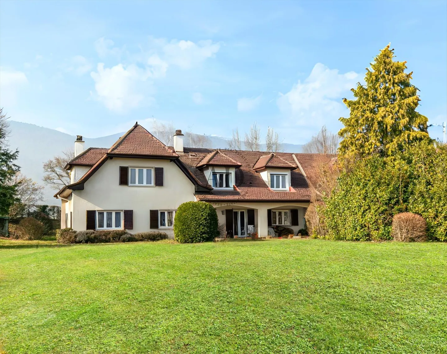Character house in the heart of the village of La Rippe - Photo 1 of 12