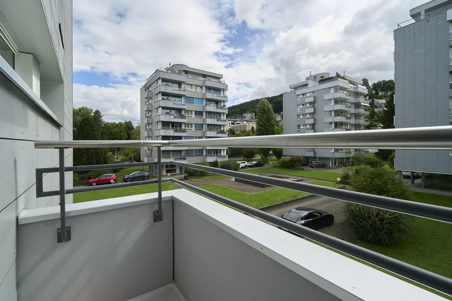Bright, quiet and centrally located apartment including parking space - Photo 7 of 12