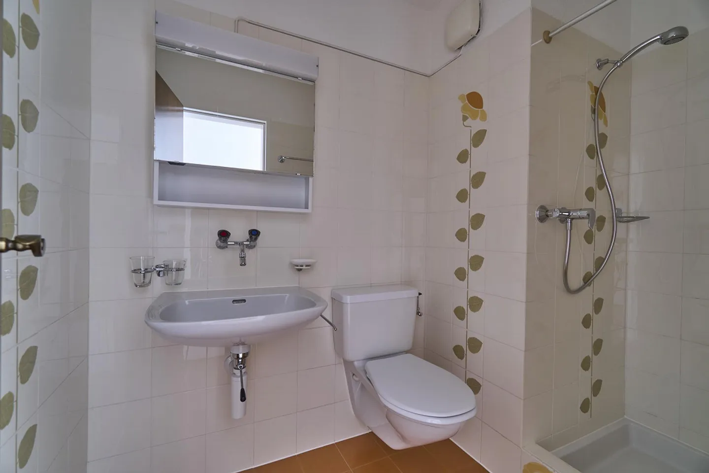 Bright, quiet and centrally located apartment including parking space - Photo 9 of 12
