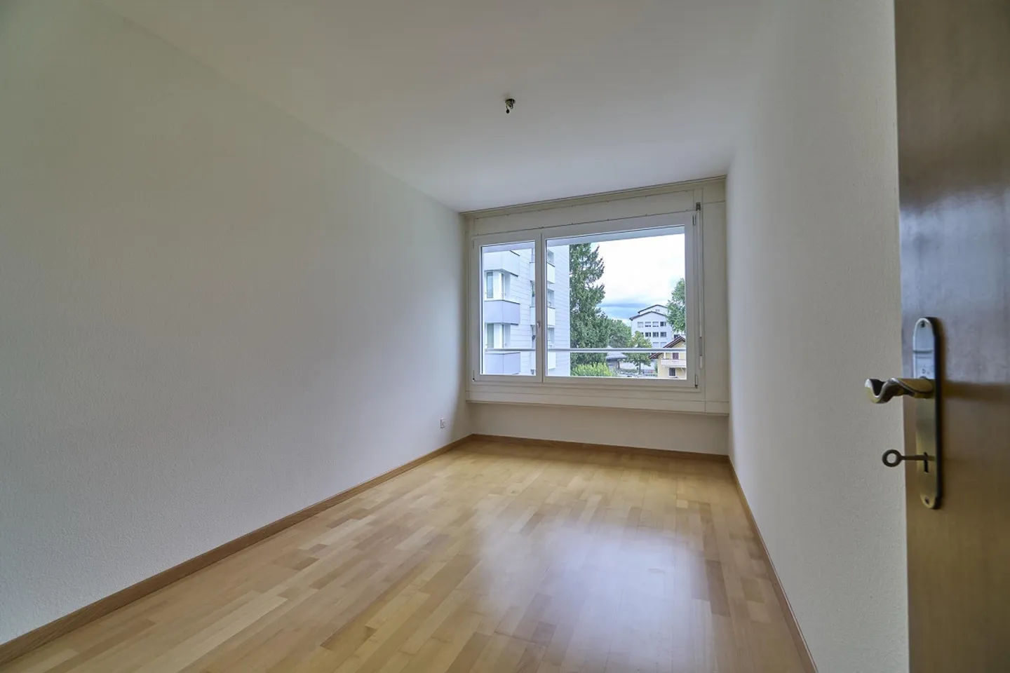 Bright, quiet and centrally located apartment including parking space - Photo 11 of 12