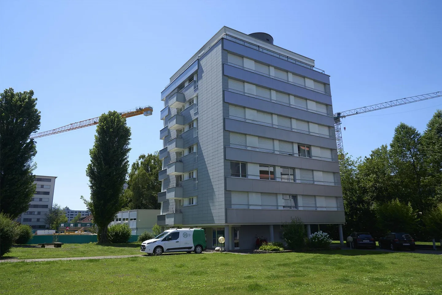 Bright, quiet and centrally located apartment including parking space - Photo 1 of 12