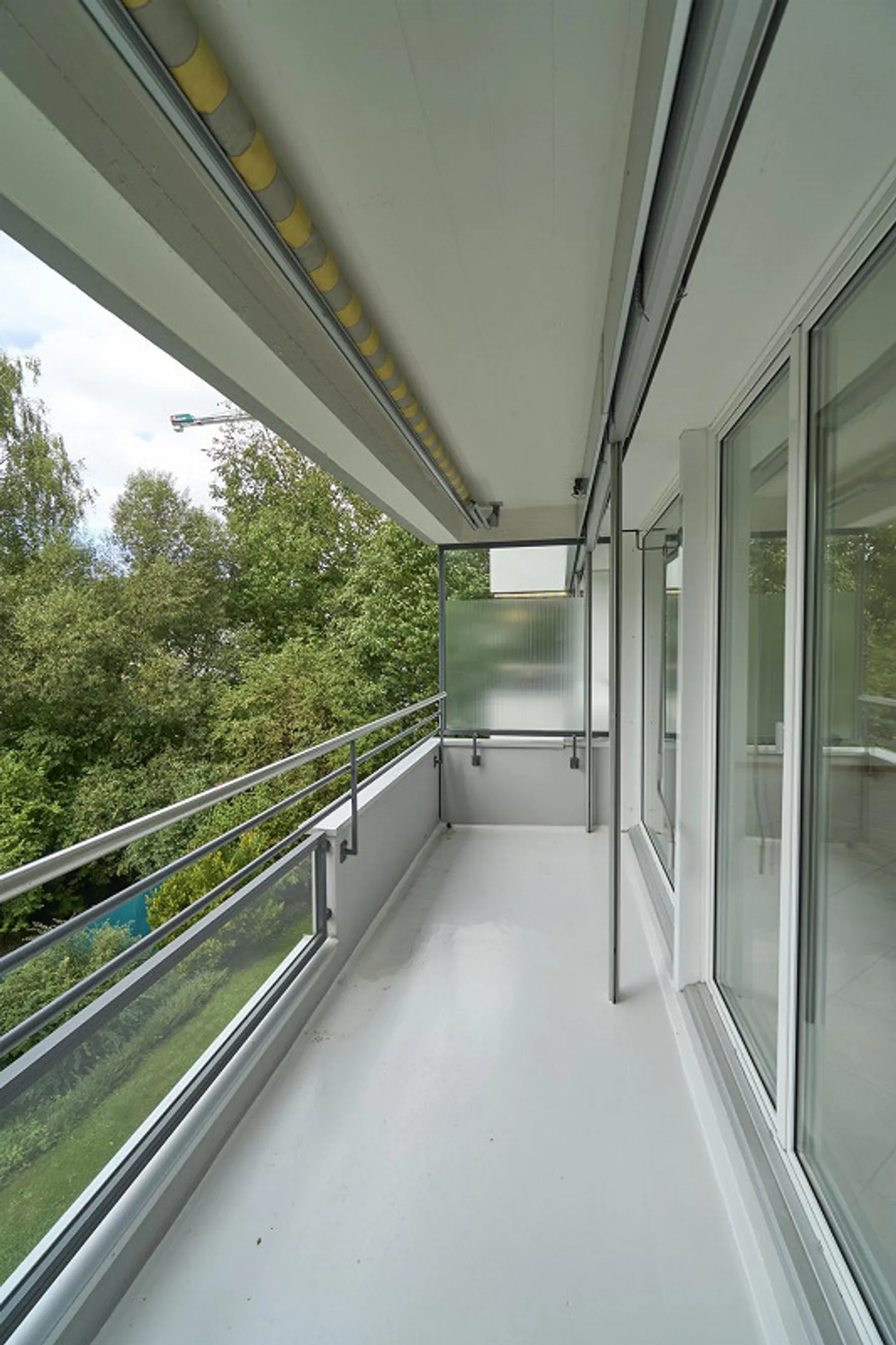 Bright, quiet and centrally located apartment including parking space - Photo 4 of 12