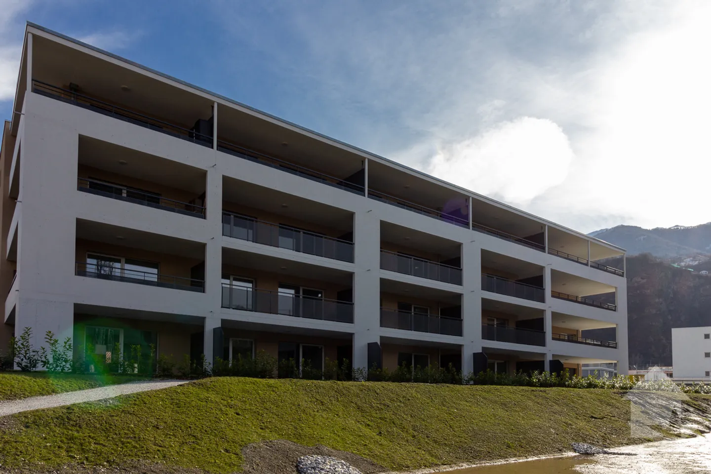 3.5 room apartment of 105 m2 with terrace and lawn - Photo 1 of 7