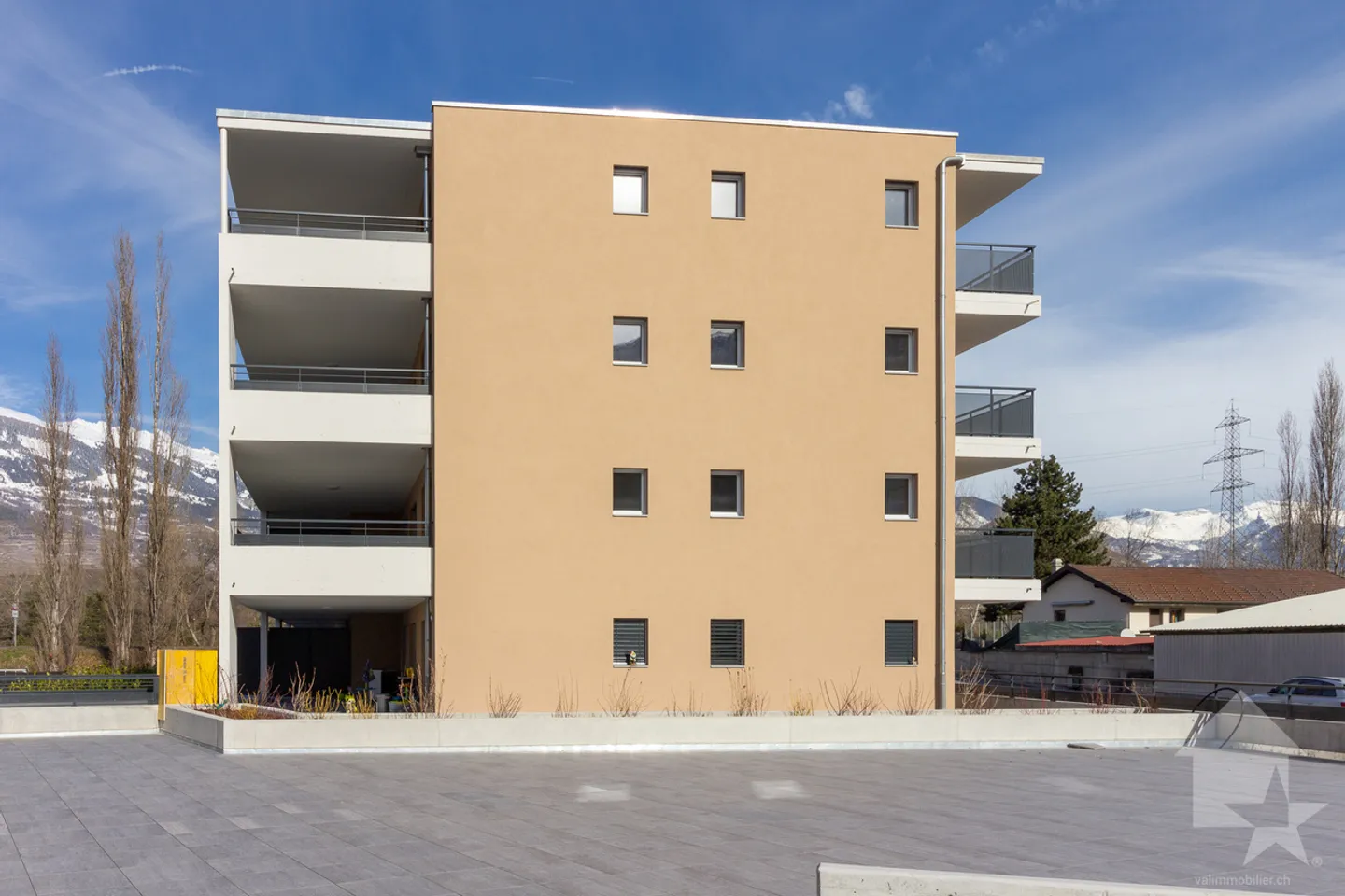 3.5 room apartment of 105 m2 with terrace and lawn - Photo 5 of 7