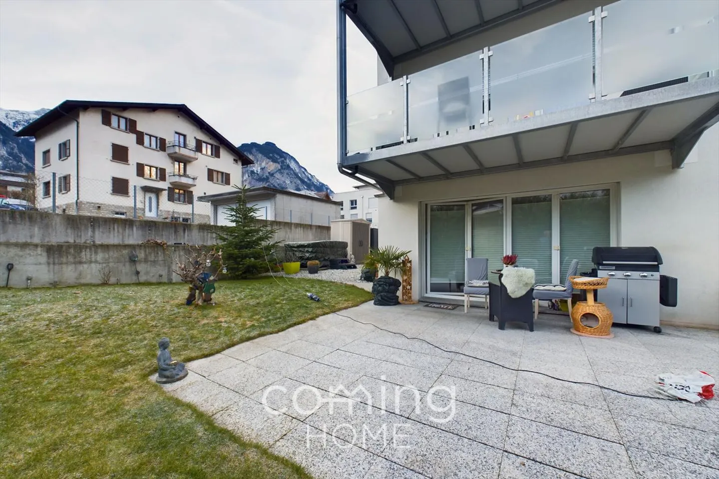 Appartement de jardin 4.5 pièces à Susten - spacieux, moderne et central - Photo 4 sur 13