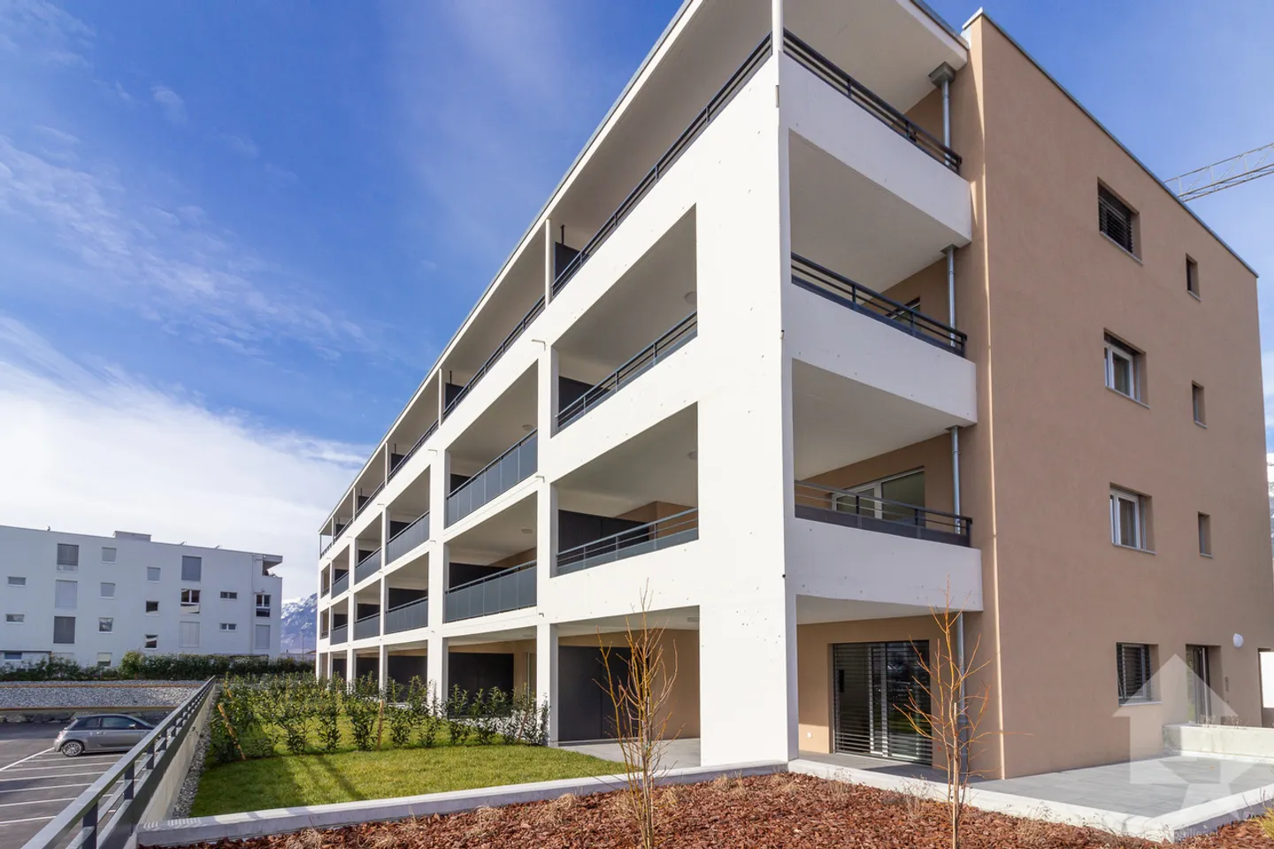 3.5 room apartment of 105 m2 with terrace and lawn - Photo 4 of 7