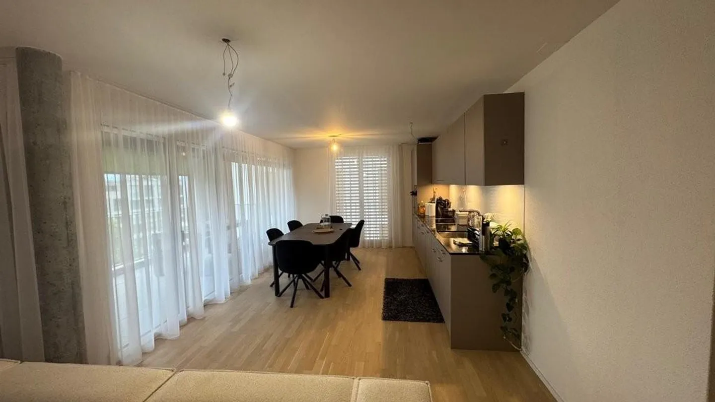 Moderne 4.5 Zimmerwohnung an Zentraler Lage - Foto 3 von 6