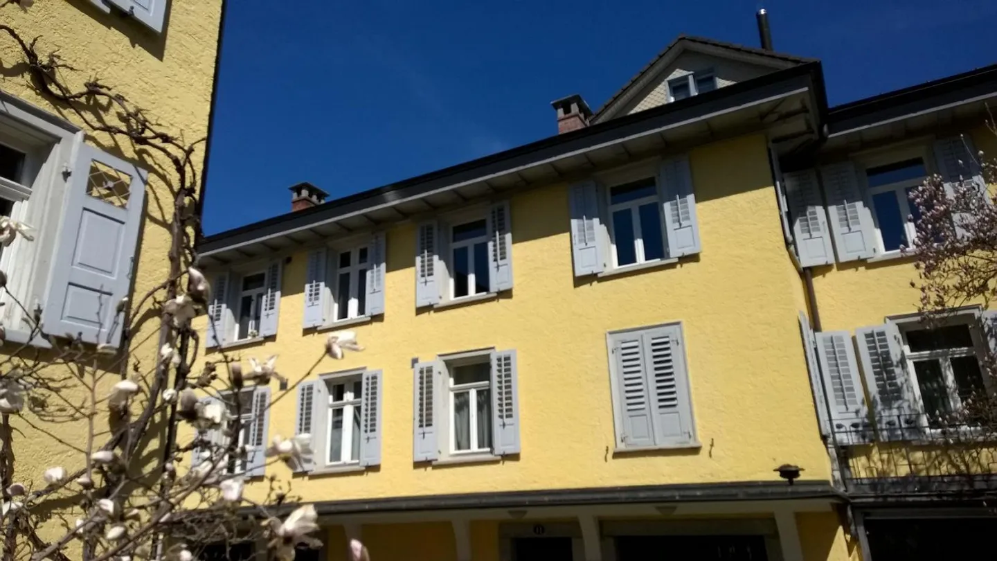 Appartamento di 3,5 stanze tranquillo nel verde - Foto 2 di 9