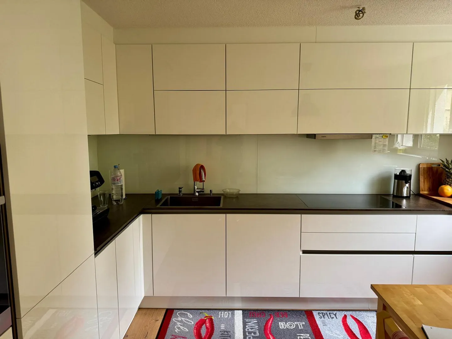 Appartamento di 3,5 stanze con patio, lavatrice/asciugatrice propria, 2 bagni - Foto 2 di 30
