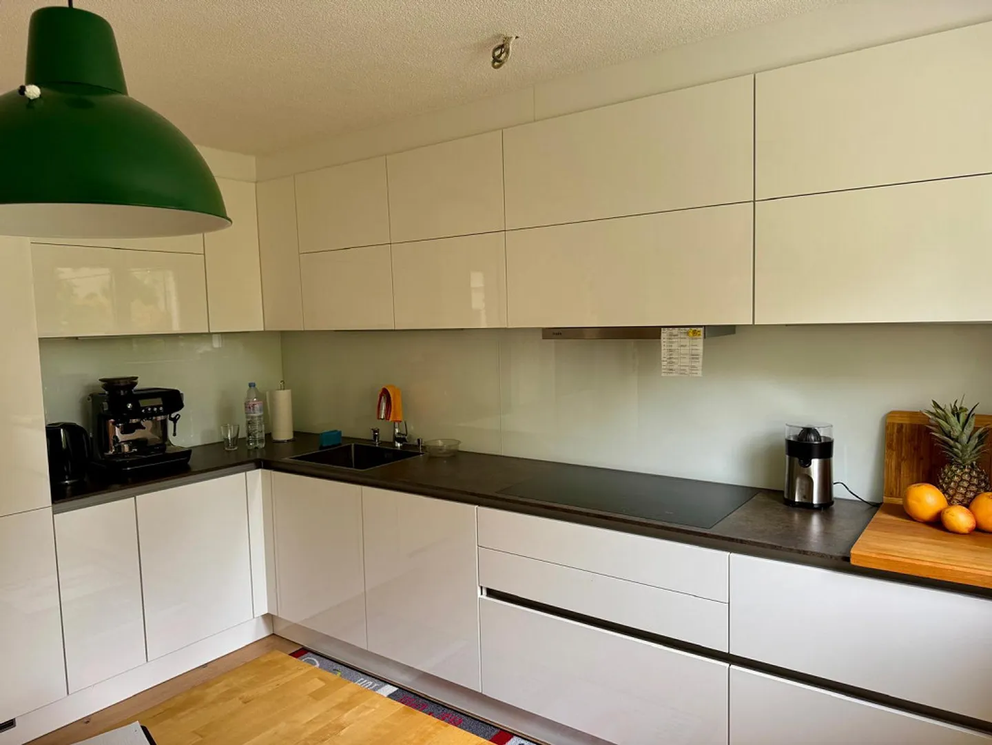 Appartamento di 3,5 stanze con patio, lavatrice/asciugatrice propria, 2 bagni - Foto 1 di 30