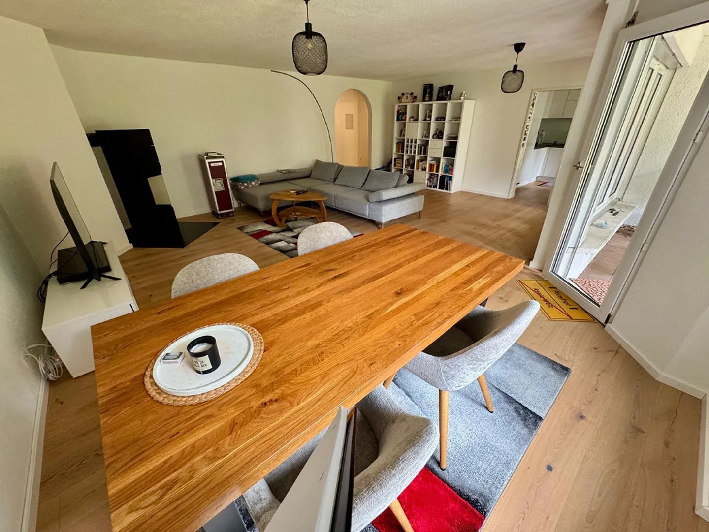 Appartamento di 3,5 stanze con patio, lavatrice/asciugatrice propria, 2 bagni - Foto 8 di 30