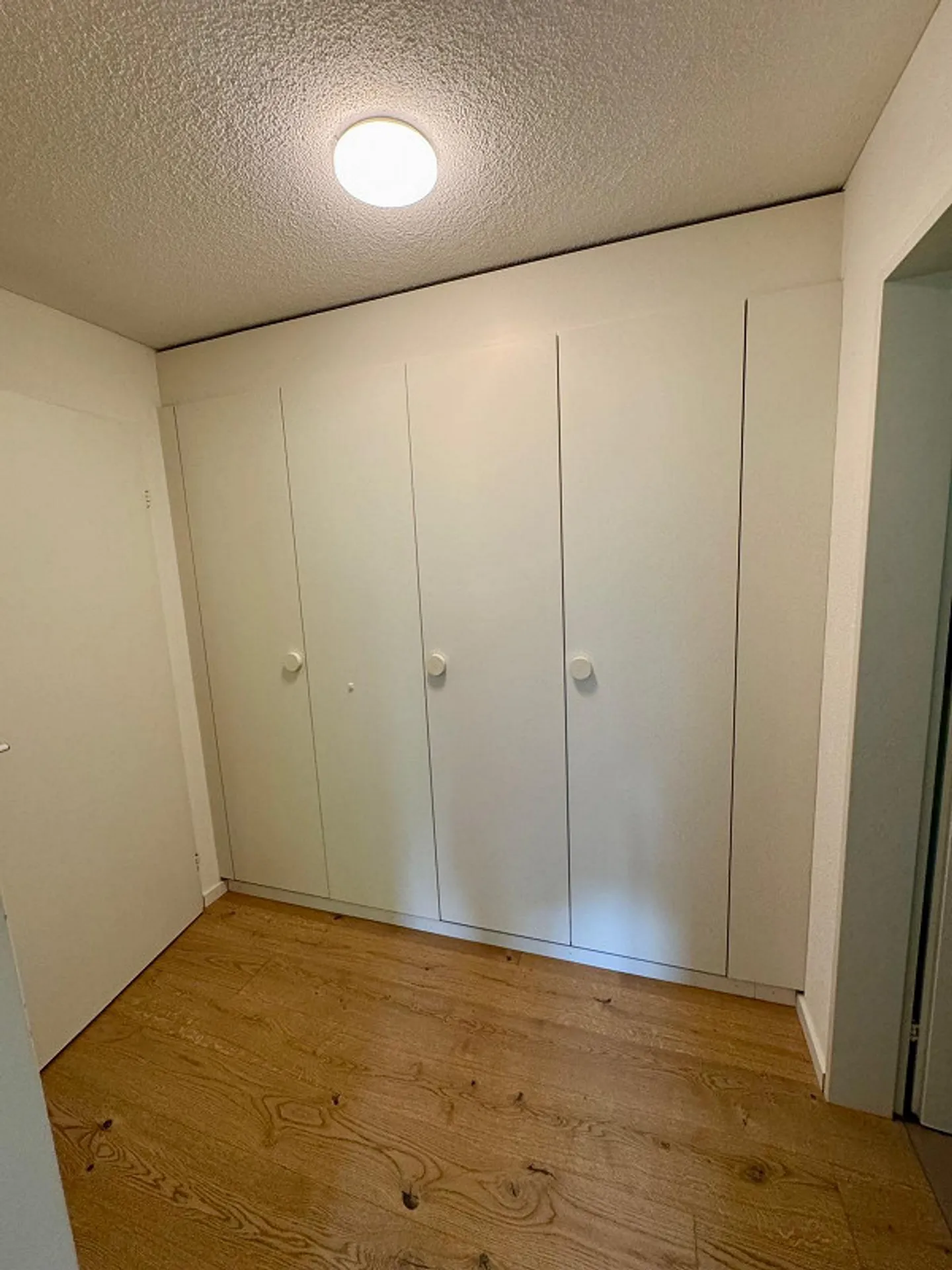 Appartamento di 3,5 stanze con patio, lavatrice/asciugatrice propria, 2 bagni - Foto 17 di 30