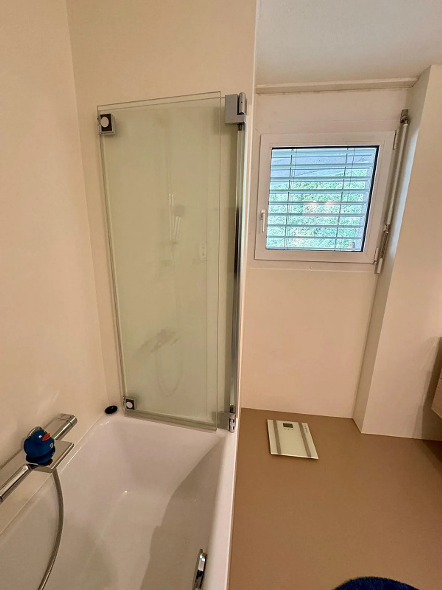 Appartamento di 3,5 stanze con patio, lavatrice/asciugatrice propria, 2 bagni - Foto 22 di 30