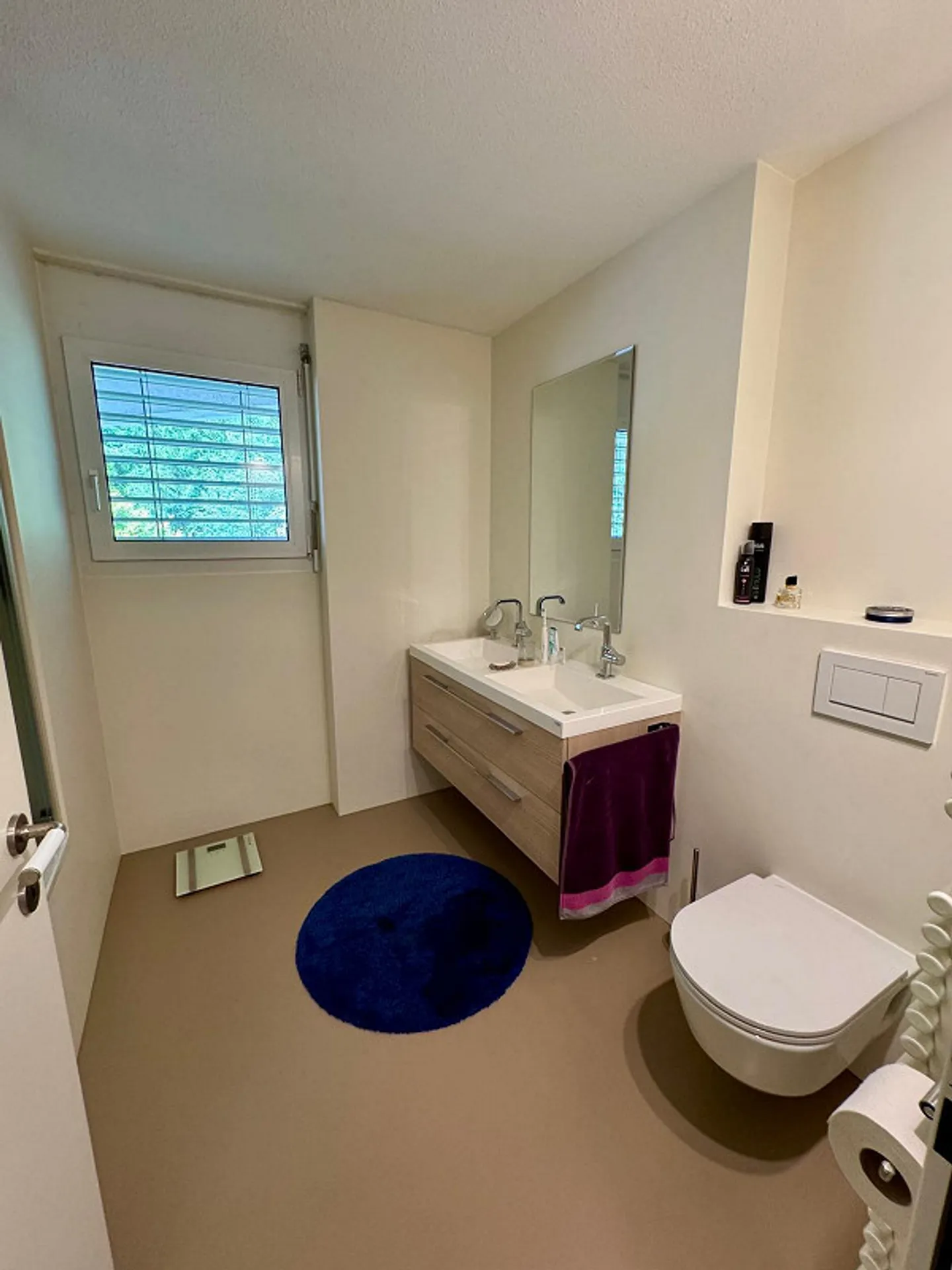 Appartamento di 3,5 stanze con patio, lavatrice/asciugatrice propria, 2 bagni - Foto 23 di 30