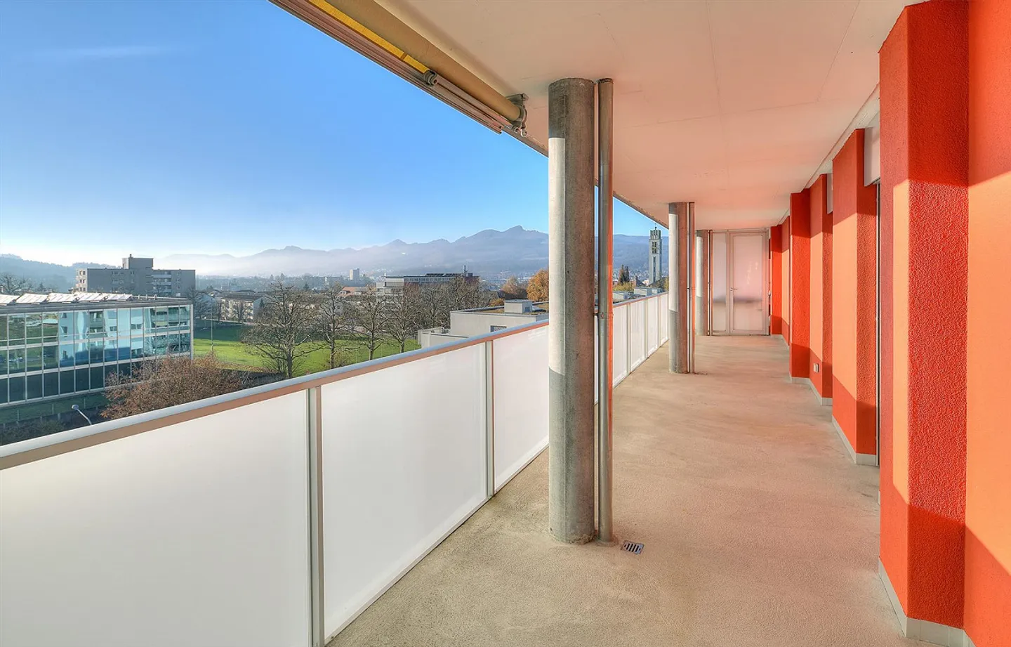 Appartamento moderno con balcone - Foto 8 di 8
