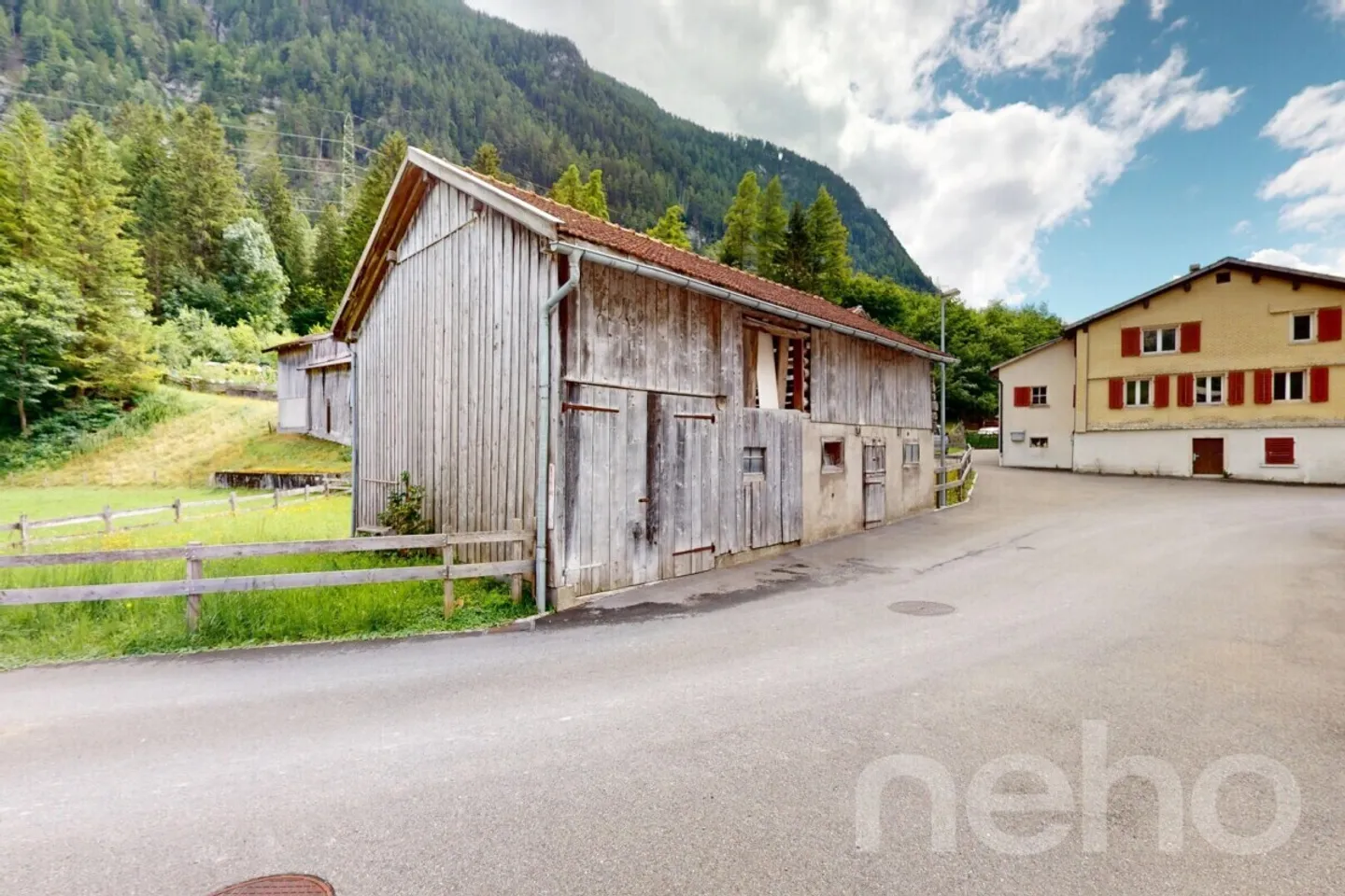 House with Stable and 661 m² Plot in Idyllic Location in Vättis SG - Photo 2 of 12