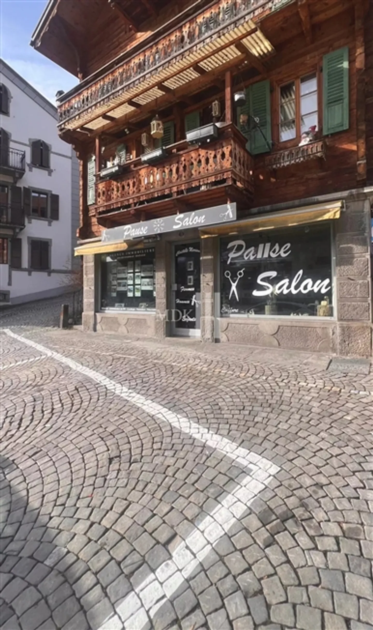 Hair salon for rent (lease takeover) - Photo 1 of 5