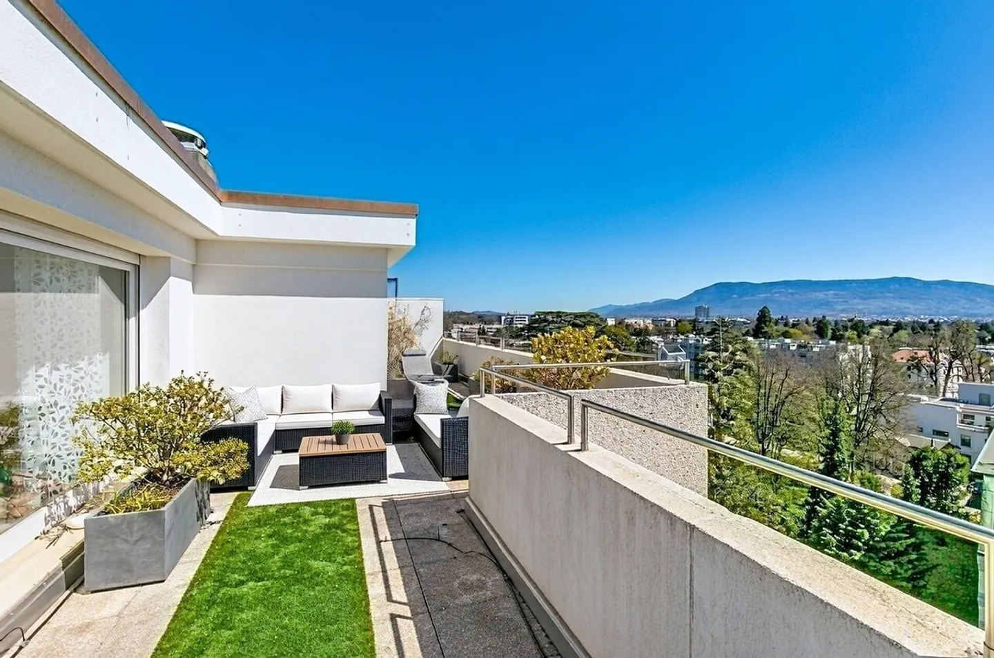 Penthouse duplex with exceptional panoramic view! - Photo 1 of 7