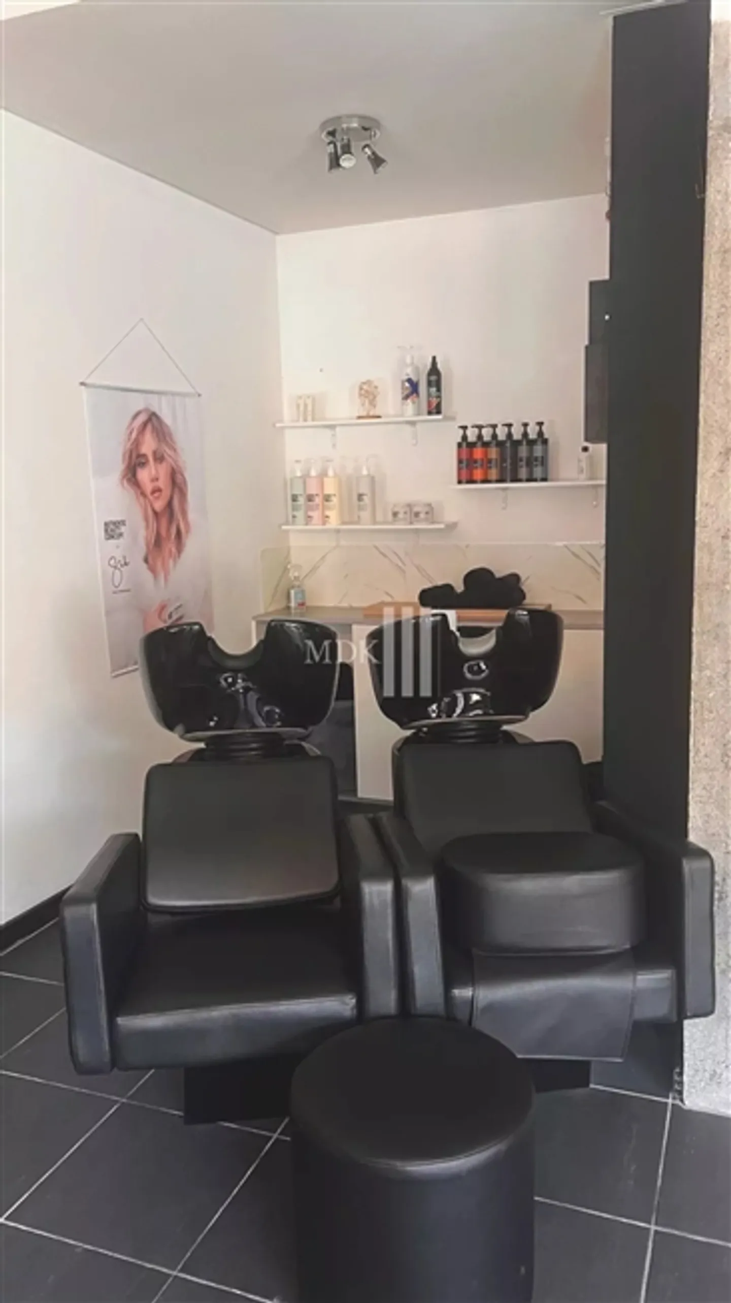 Hair salon for rent (lease takeover) - Photo 4 of 5