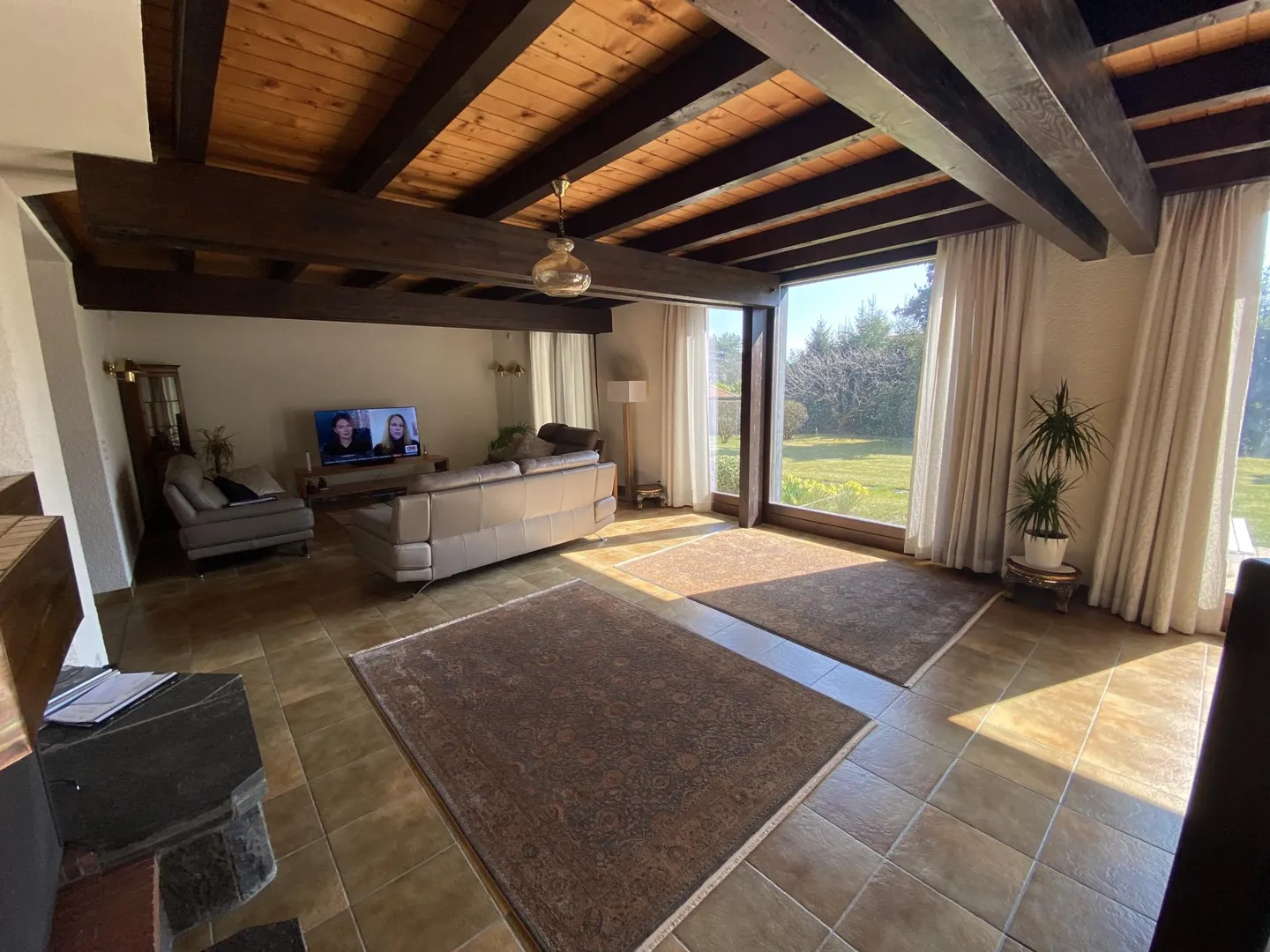 EXCLUSIVITÉ - Villa Individuelle de 9 Pièces avec Jardin - Photo 1 sur 7